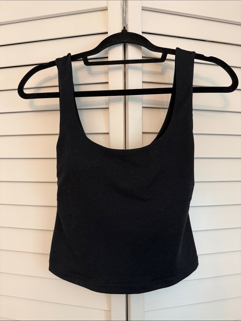 Fabletics Black Scoop Neck Crop Tank built-in bra size small